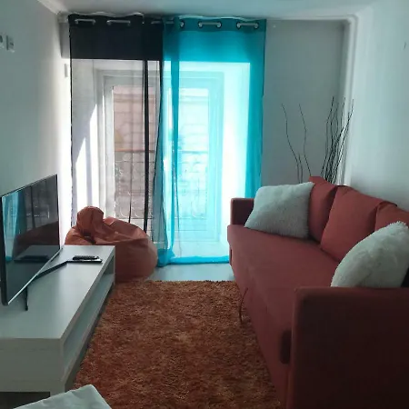 Safary House Апартаменти *